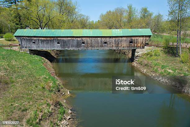 Photo libre de droit de Pont Couvert De 139 Mètres Carrés Dans Le Vermont banque d'images et plus d'images libres de droit de Exposé aux intempéries - Exposé aux intempéries, Horizontal, Photographie