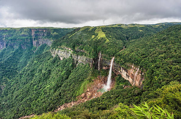 istock Nohkalikai Waterfall, Khasi Hills, Cherrapunjee, Meghalaya, India. 178102633