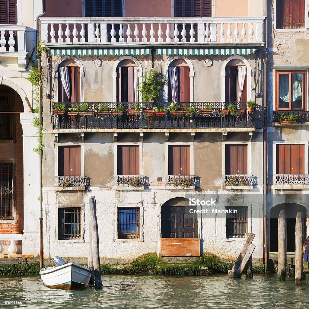 Square maison sur Canal Grande à Venise, Italie - Photo de Bateau à moteur libre de droits