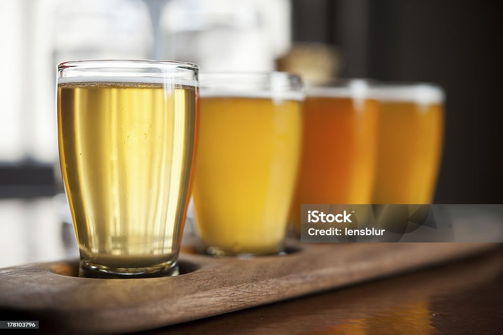 Muestreador de cerveza - Foto de stock de Amarillo - Color libre de derechos