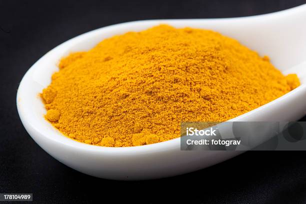 Photo libre de droit de Poudre De Curcuma banque d'images et plus d'images libres de droit de Aliment - Aliment, Assaisonnements et vinaigrettes, Condiments et aromates