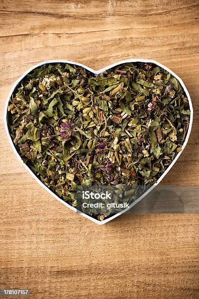 Chá De Ervas - Fotografias de stock e mais imagens de Alimentação Saudável - Alimentação Saudável, Amontoar, Camellia sinensis