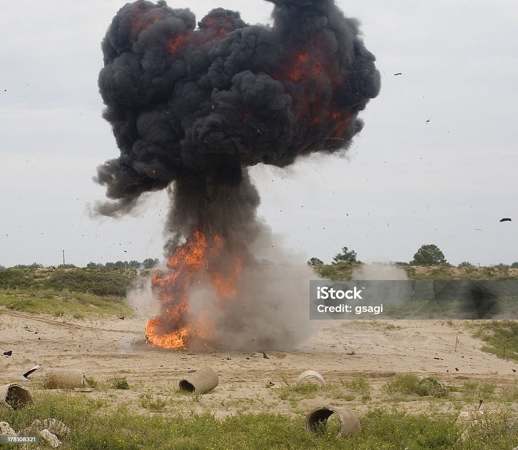 Hacia arriba - Foto de stock de Ataque con bomba libre de derechos