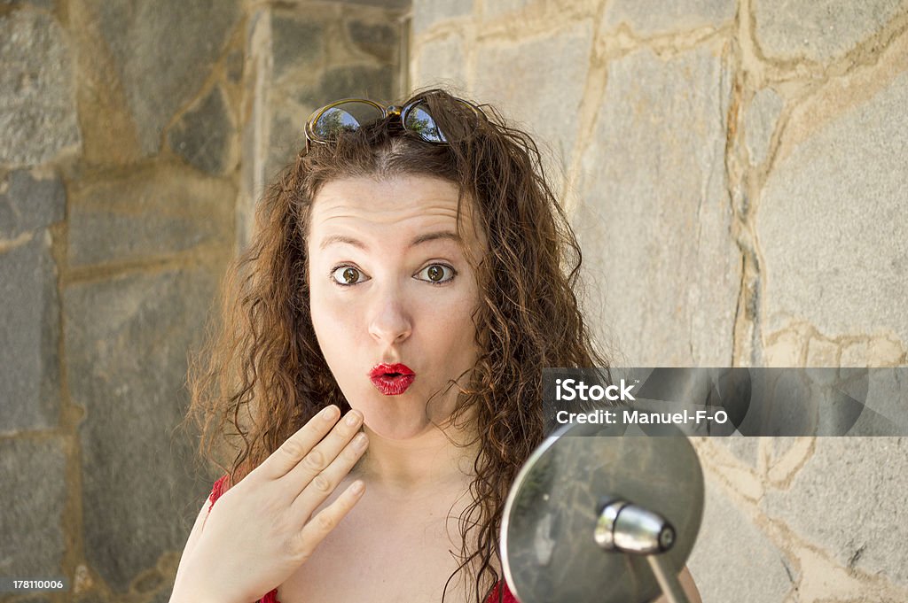 Frau überrascht mit hand in den Mund - Lizenzfrei Achtlos Stock-Foto