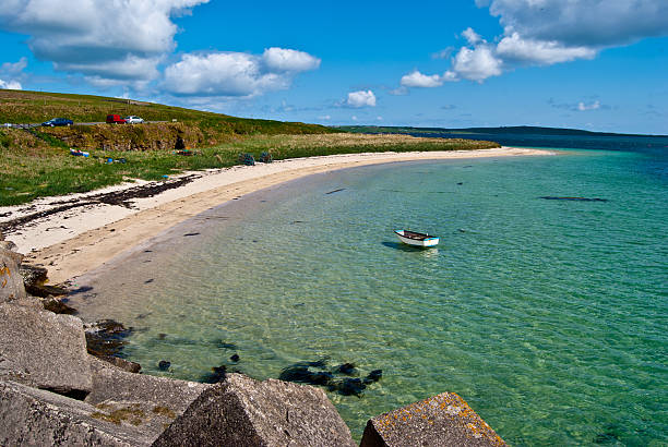 paysage sur orkney - view into land photos et images de collection