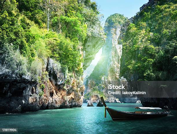Felsige Landschaft In Railay Strand In Krabi Thailand Stockfoto und mehr Bilder von Krabi