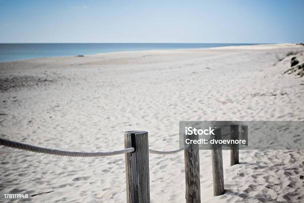 Beach Fence Boundary Rope Barrier Stock Photo - Download Image Now - Post -  Structure, Rope, Beach - iStock