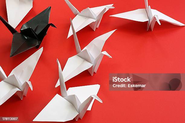 Origami Dźwigi - zdjęcia stockowe i więcej obrazów Papierowy żuraw - Papierowy żuraw, Aranżacja, Bez ludzi