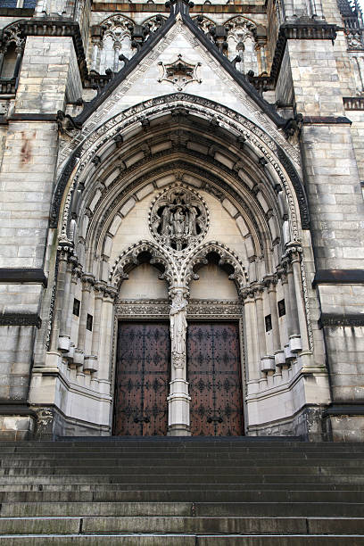istock Cathedral of New York, USA 178113340