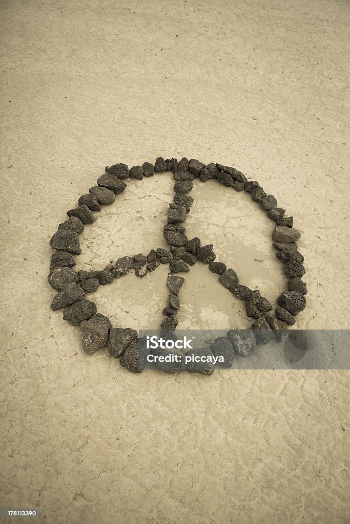 Conçu avec des pierres en forme de paix - Photo de Amour libre de droits