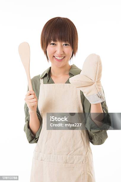 Foto de A Mulher Que Cooks e mais fotos de stock de 20 Anos - 20 Anos, Adulto, Alimentação Saudável