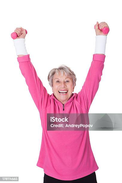 Retrato De Una Mujer Mayor Ejercicio Foto de stock y más banco de imágenes de Mujeres mayores - Mujeres mayores, Deporte, Ejercicio físico
