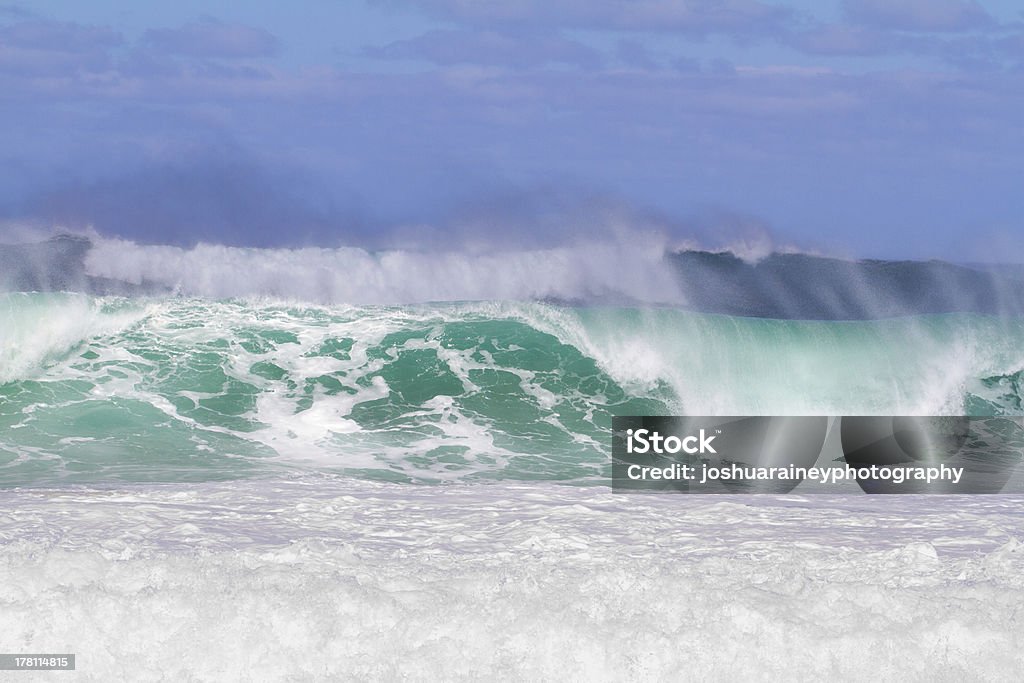 Enorme conjunto de ondas em Oahu - Royalty-free Alto - Descrição Física Foto de stock