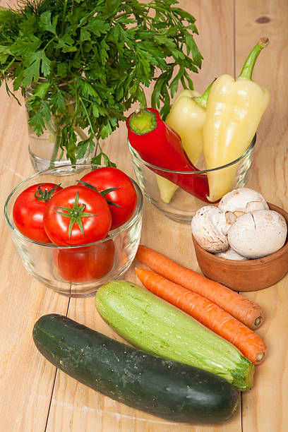 свежие овощи - vegetable healthy eating heirloom tomato edible mushroom стоковые фото и изображения