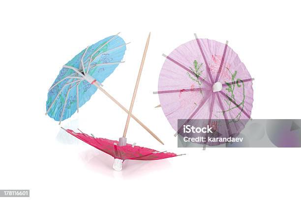 3 채색기법 칵테일 우산 0명에 대한 스톡 사진 및 기타 이미지 - 0명, 고명, 다중 색상