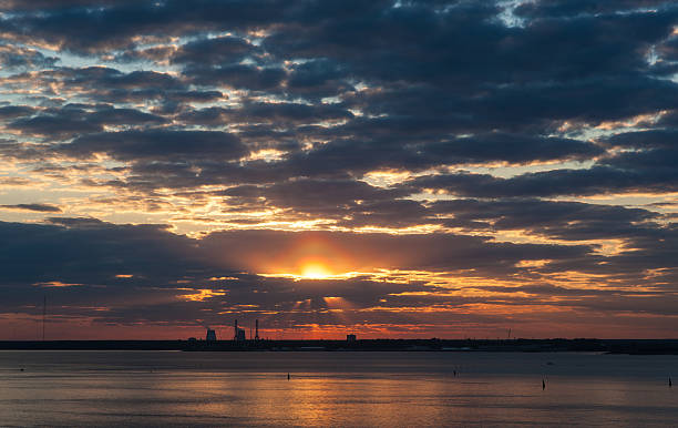 istock halo over the bay 178116719