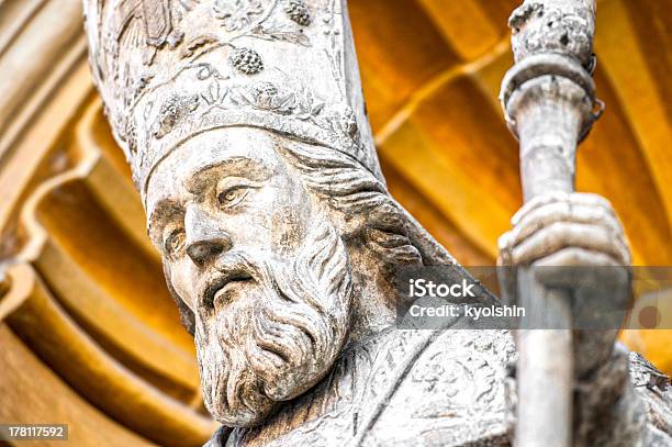 Foto de Estátua Do Padre Católica De Nice Catedral e mais fotos de stock de Antigo - Antigo, Antiguidade, Arcaico