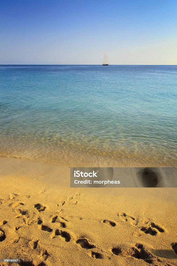 Impronte nella sabbia - Foto stock royalty-free di Acqua