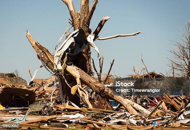 Tornado Devastazione - Fotografie stock e altre immagini di Oklahoma - Oklahoma, Tornado, Tempo atmosferico