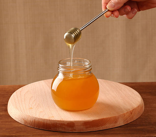 istock Pot of honey 178126568