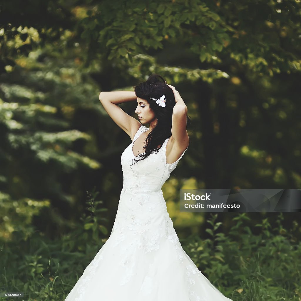 Caucasiana jovem noiva - Foto de stock de Adulto royalty-free