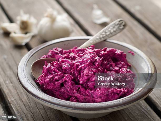 Ensalada De Remolacha Foto de stock y más banco de imágenes de Ajo - Ajo, Alimento, Alimentos cocinados