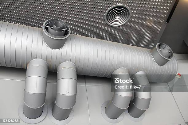 Foto de Sistema De Ventilação Industrial e mais fotos de stock de Ar-condicionado - Ar-condicionado, Armação de Construção, Arquitetura