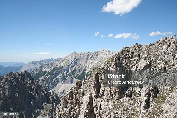 Foto de Panorama Dos Alpes Nordkette Perto De Innsbruck Tirol Áustria e mais fotos de stock de Alpes europeus