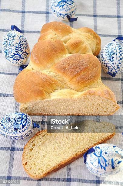 Treccia Di Pane Dolce Pasquale - Fotografie stock e altre immagini di Cena - Cena, Cibo, Close-up