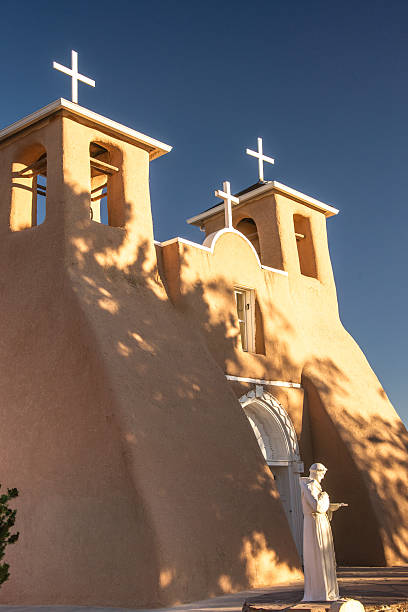 taos sunrise - latin american and hispanic ethnicity church catholicism mission стоковые фото и изображения