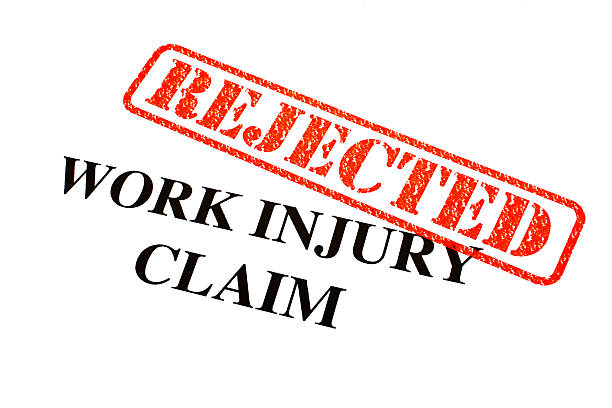 travail de blessures demande rejetée - insurance claim form rejection physical injury photos et images de collection