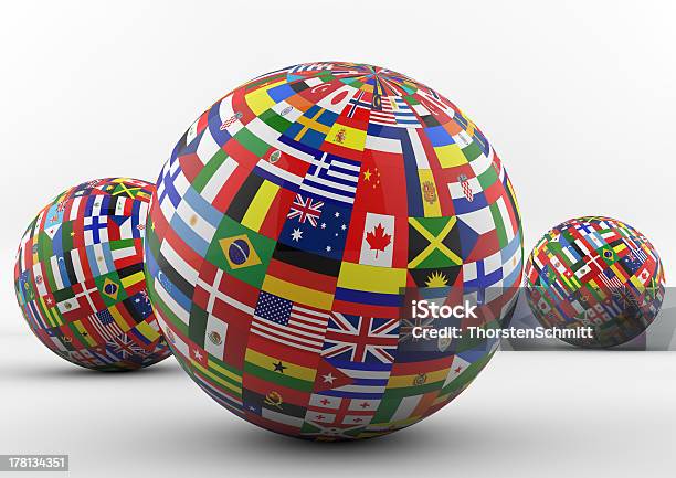 Foto de Bandeira Globo Com Bandeiras De Países Diferentes e mais fotos de stock de Alemanha - Alemanha, Bandeira, Canadá