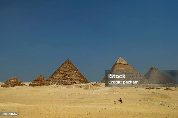 Photo libre de droit de Les Pyramides banque d'images et plus d'images libres de droit de Afrique - Afrique, Architecture, Archéologie