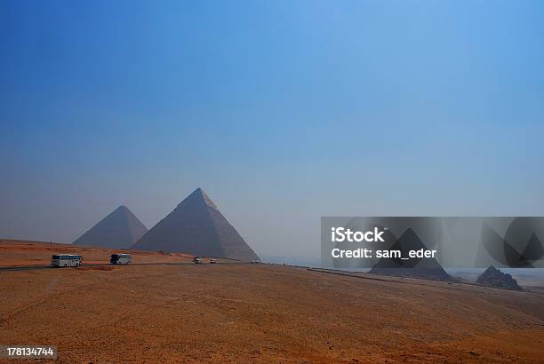 Pirámides De Giza Y Egipto Foto de stock y más banco de imágenes de Aire libre - Aire libre, Antigüedades, Arqueología