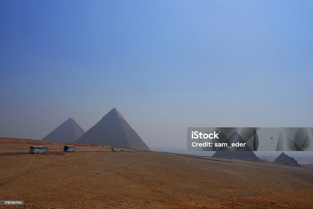 Pirâmides de Gizé, no Egito - Foto de stock de Antiguidades royalty-free