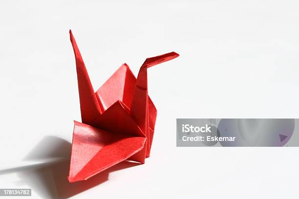 Foto de Origami Crane e mais fotos de stock de Artesanato - Artesanato, Branco, Cultura Japonesa
