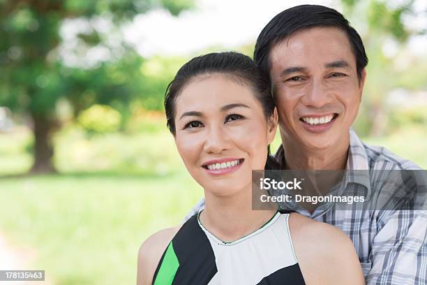 Photo libre de droit de Heureux Couple Dâge Mûr banque d'images et plus d'images libres de droit de Adulte d'âge mûr - Adulte d'âge mûr, Tous types de couple, Vietnamien