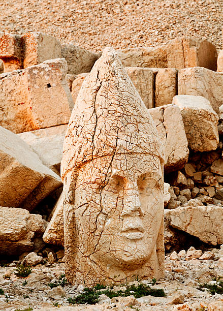 rzeźby z commagene brytania, góra nemrut - turkish culture nemrud dagh adiyaman antiquities zdjęcia i obrazy z banku zdjęć