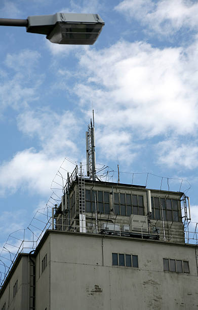 antenas de rádio - hausdach imagens e fotografias de stock