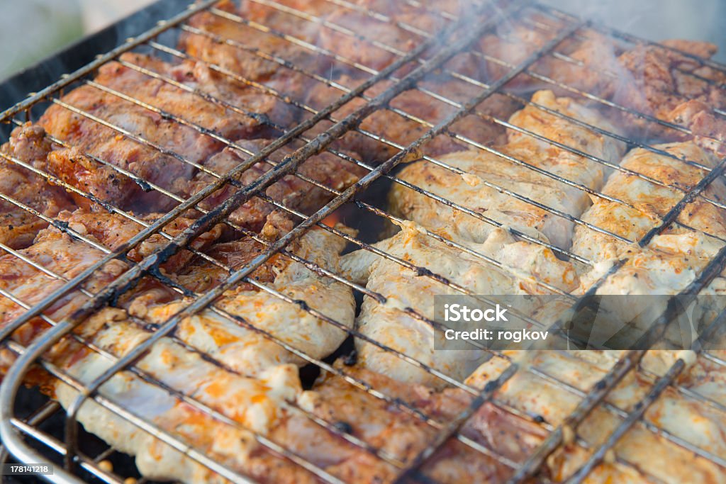 Alas de pollo frito y costillas - Foto de stock de A la Parrilla libre de derechos