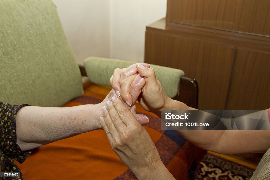 Fisioterapia per anziani - Foto stock royalty-free di 80-89 anni