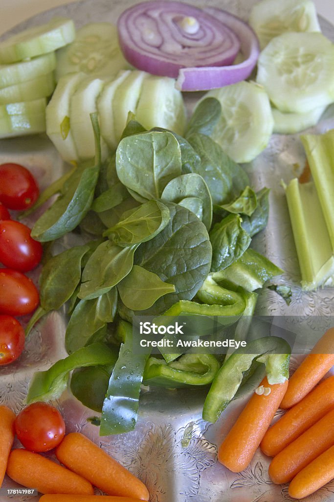 Verduras crudas frescas, servidos - Foto de stock de Agricultura libre de derechos