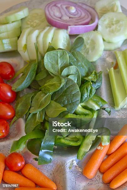 Verduras Crudas Frescas Servidos Foto de stock y más banco de imágenes de Agricultura - Agricultura, Alimento, Apio