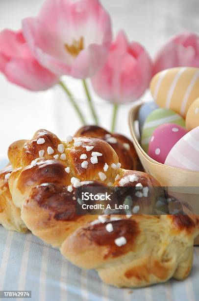 Pão Doce Entrançado Páscoa - Fotografias de stock e mais imagens de Jantar - Refeições - Jantar - Refeições, Sabat, Assado no Forno