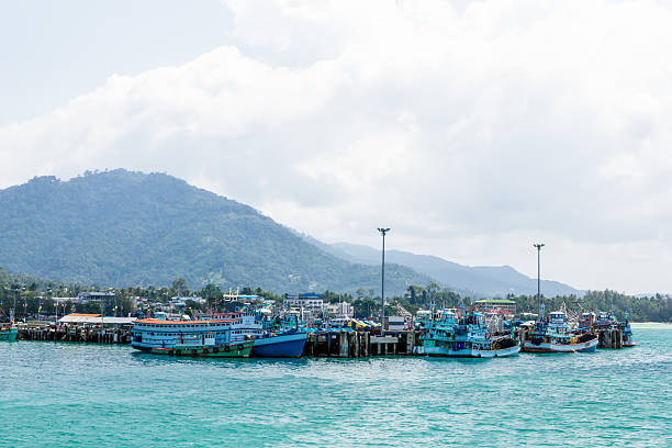 istock Port of discharge 178143727