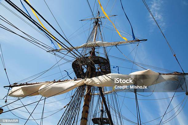 Photo libre de droit de Mât En Bois banque d'images et plus d'images libres de droit de Aventure - Aventure, Bateau de voyageurs, Bateau à voile