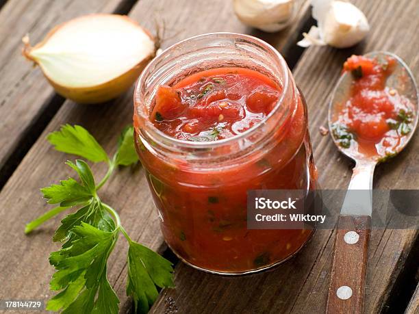 Molho De Tomate - Fotografias de stock e mais imagens de Alho - Alho, Antipasto, Colher - Talheres