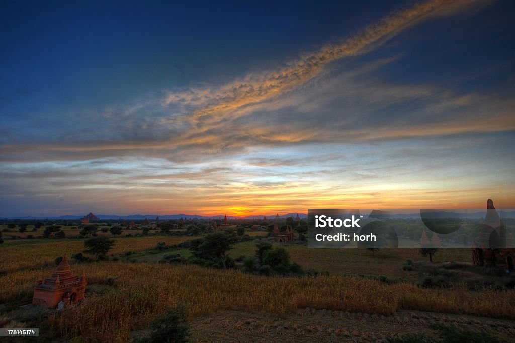 Tramonto di Bagan. - Foto stock royalty-free di Alba - Crepuscolo