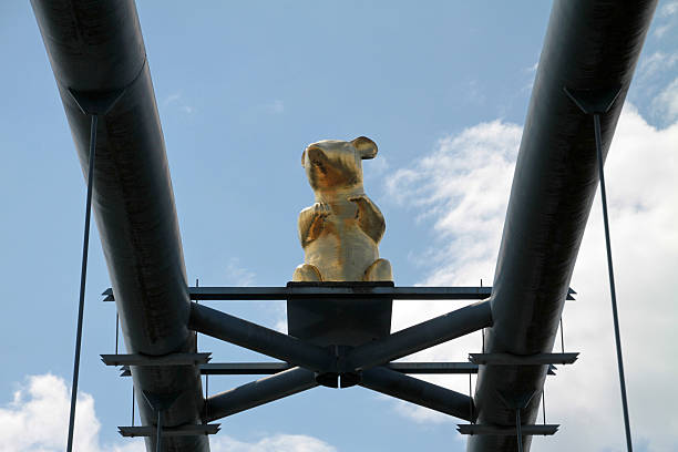 istock Golden Rat on the Werder Bridge in Hameln 178145817