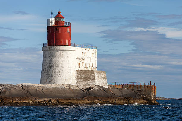 istock Gjeslingene. Norwegian Lighthouse 178146388